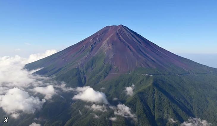 Strong concerns over the late snow cap Mt. Fuji.